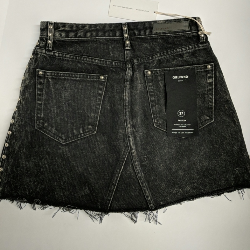 NWT GRLFRND denim eva studded black denim miniskirt, color stevi size 27 - Picture 4 of 10